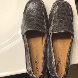 Very cute and comfortable walking shoe.